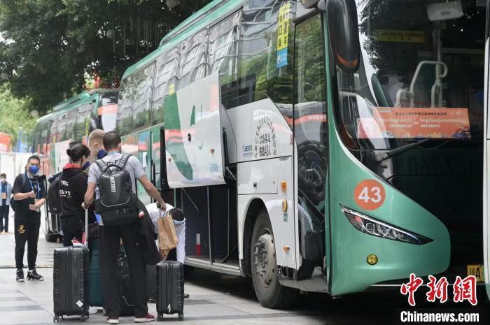 轰天震地的全城大爆炸呈现在观众眼前，快速流窜的可燃液体和布满熊熊烈火的油罐区域无不昭示着一场巨大灾难的来临